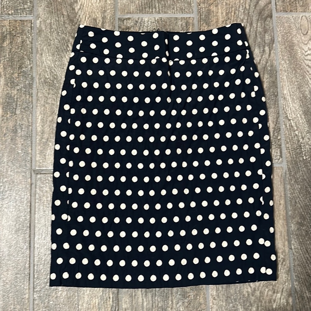 Banana Republic 00 pencil skirt, navy and off-white dots.